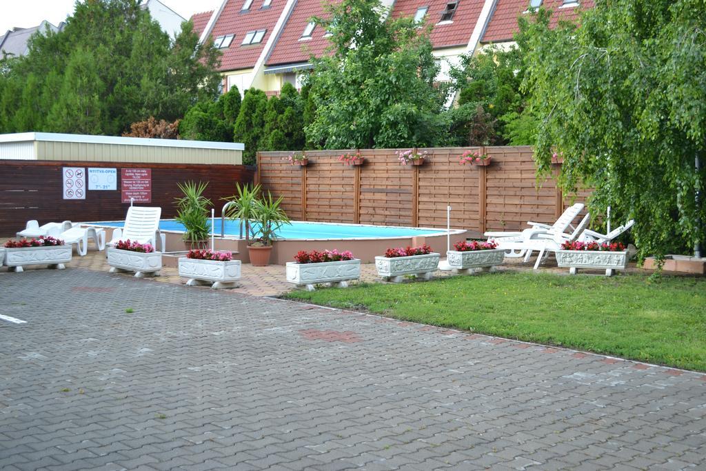 Silatti Panzió-Apartmanház Bed and Breakfast Keszthely Exterior foto